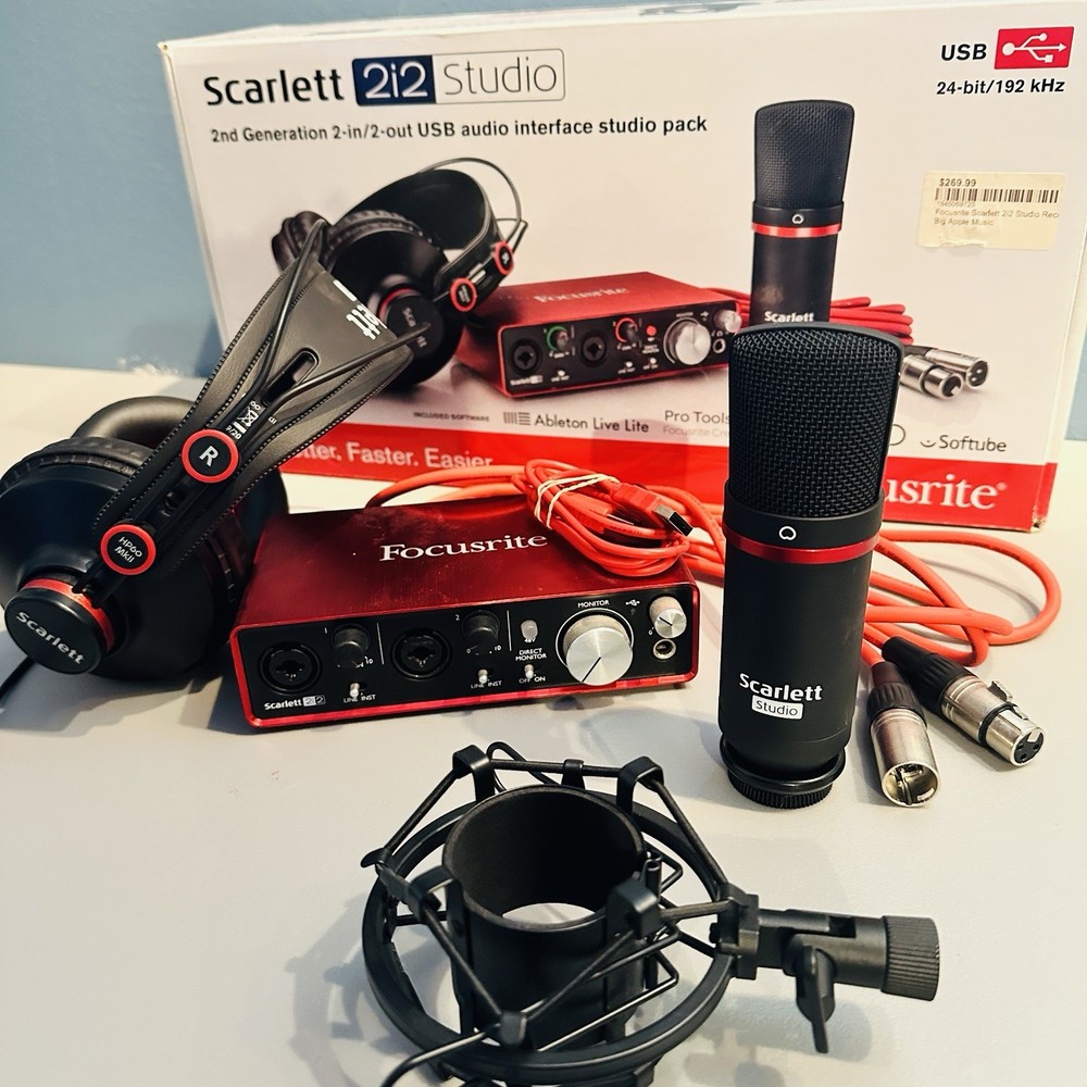 Focusrite Scarlett 2i2 Studio 2nd Gen USB Audio Interface w Microphone Full set