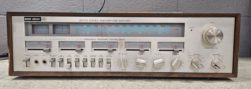 AGS Audio Reflex AGS-152 - Powers On - AM/FM working - Includes Manual