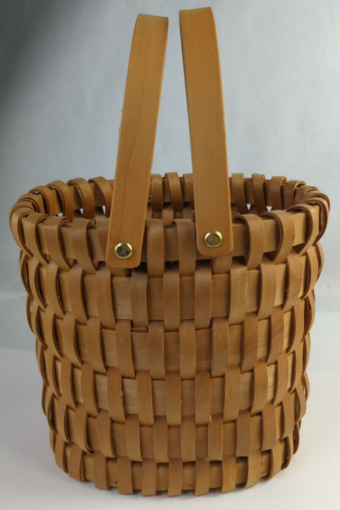 Woven Basket with Hinged Handles, Oval 9x9