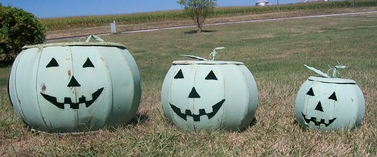Large Ole Rusty Pumpkin - Recycled Metal Art - Garden Ornament Jack O Lantern
