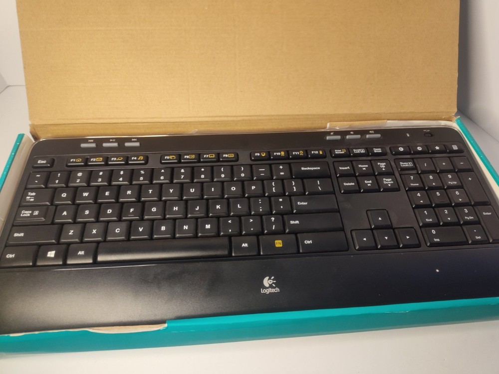 Logitech MK520 Wireless Keyboard & Mouse Combo PC MAC Secure 2.4GHz Connectivity