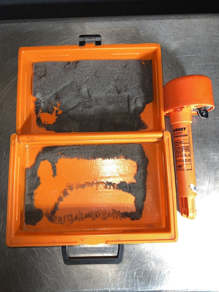 Salisbury Model 4244 AC Audio/Visual Voltage Detector