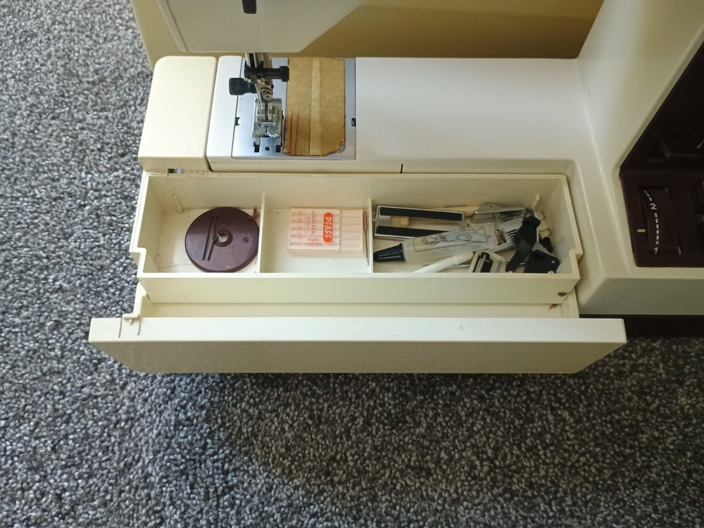 PFAFF 1015 TIPMATIC Sewing Machine Vintage