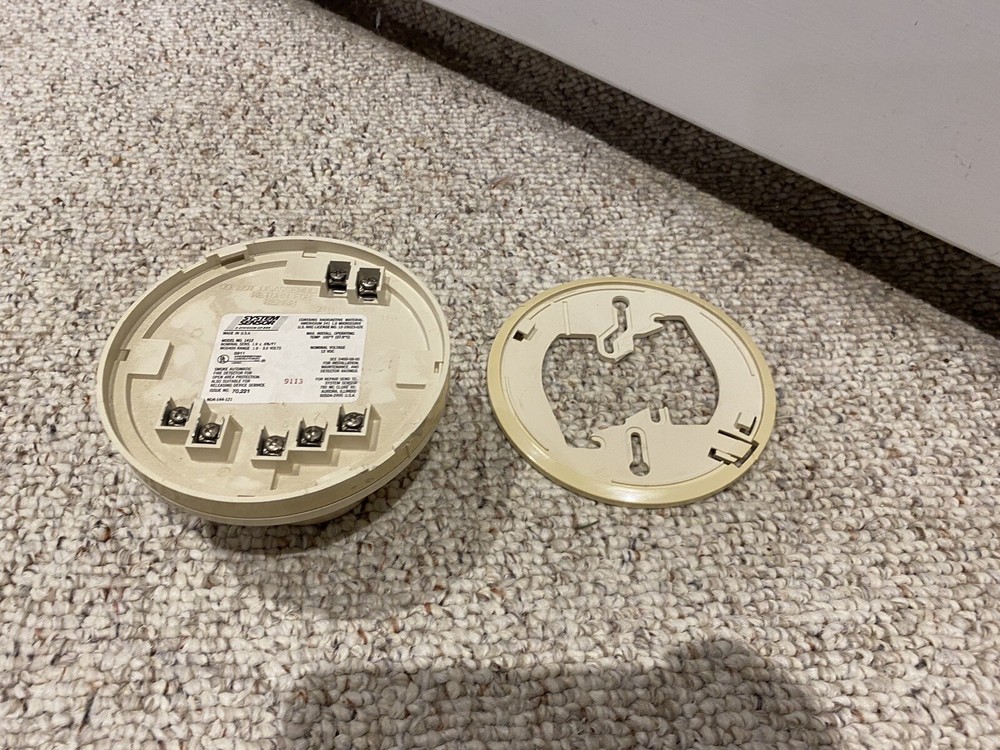 System Sensor 1412 Smoke Detector With Base