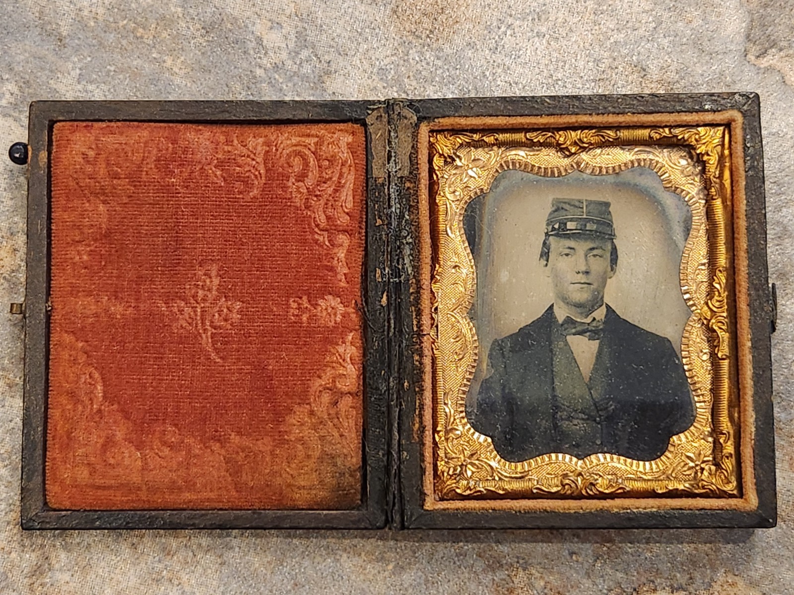 Nice Lot of 2 7th Texas Cavalry Civil War Soldiers Portrait Photos in Cases