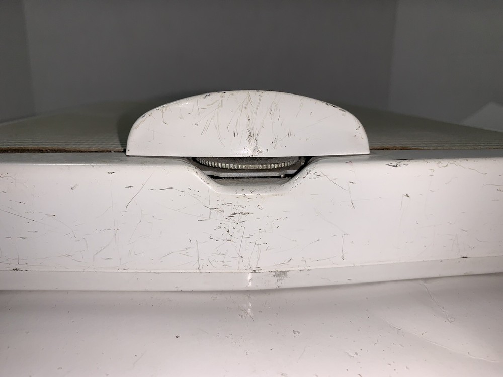 Bathroom Scale Regent MADE IN USA White Pattern DECENT SHAPE VINTAGE