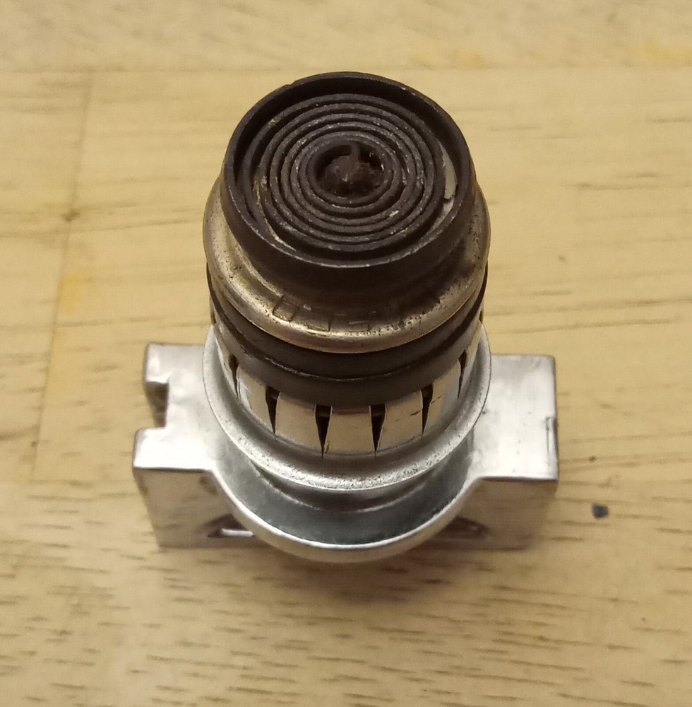 VINTAGE CASCO CIGARETTE LIGHTER (CHROME)