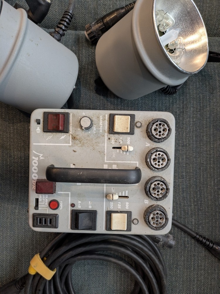 Dynalite Power Pack And Strobes