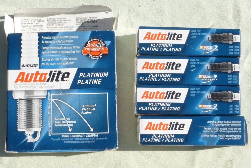 NIB Autolite Set of 4 Sparkplugs AP5263