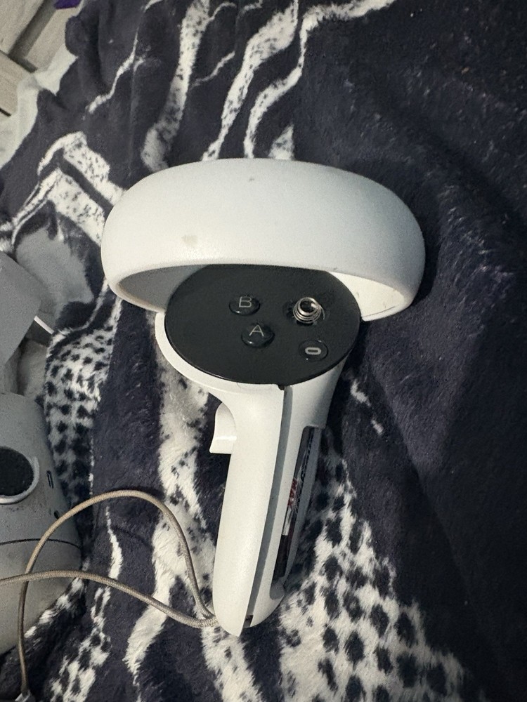 Meta Quest 2 Used Not Including controllers