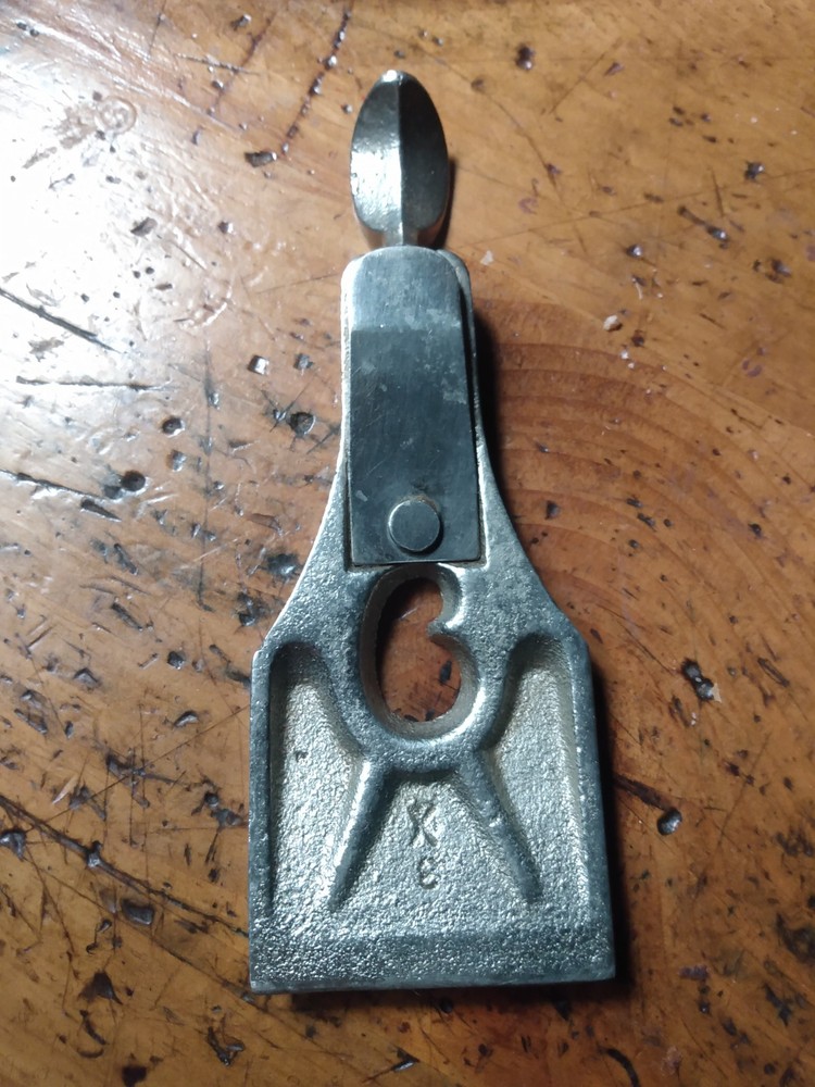STANLEY, (TWO TONE ?) 2" (approx) , lever cap. Yellow background.