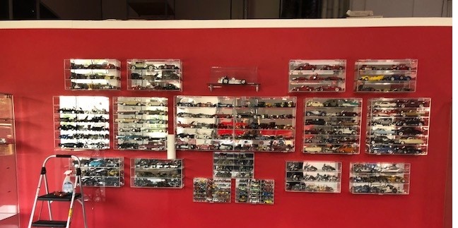 Motorcycle - Multi scale die cast capabilities Display case
