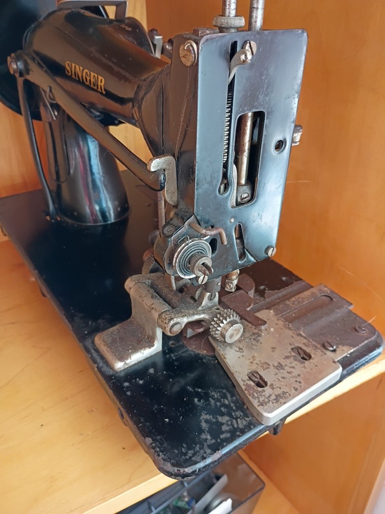 Singer 32-48 Industrial Sewing Machine