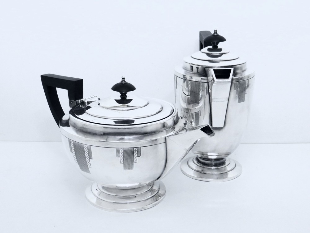 1940 WALKER & HALL SHEFFIELD DECO FOOTED EBONY HANDLE CHOCOLATE & TEAPOT SET