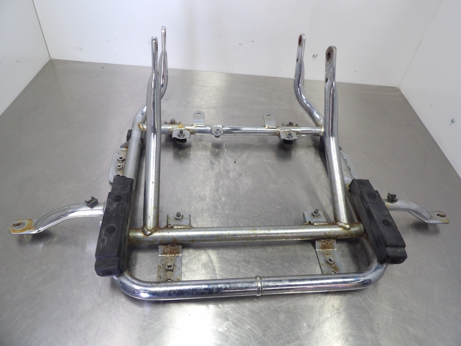 02 Yamaha Royal Star Midnight XVZ1300 rear luggage truck bracket