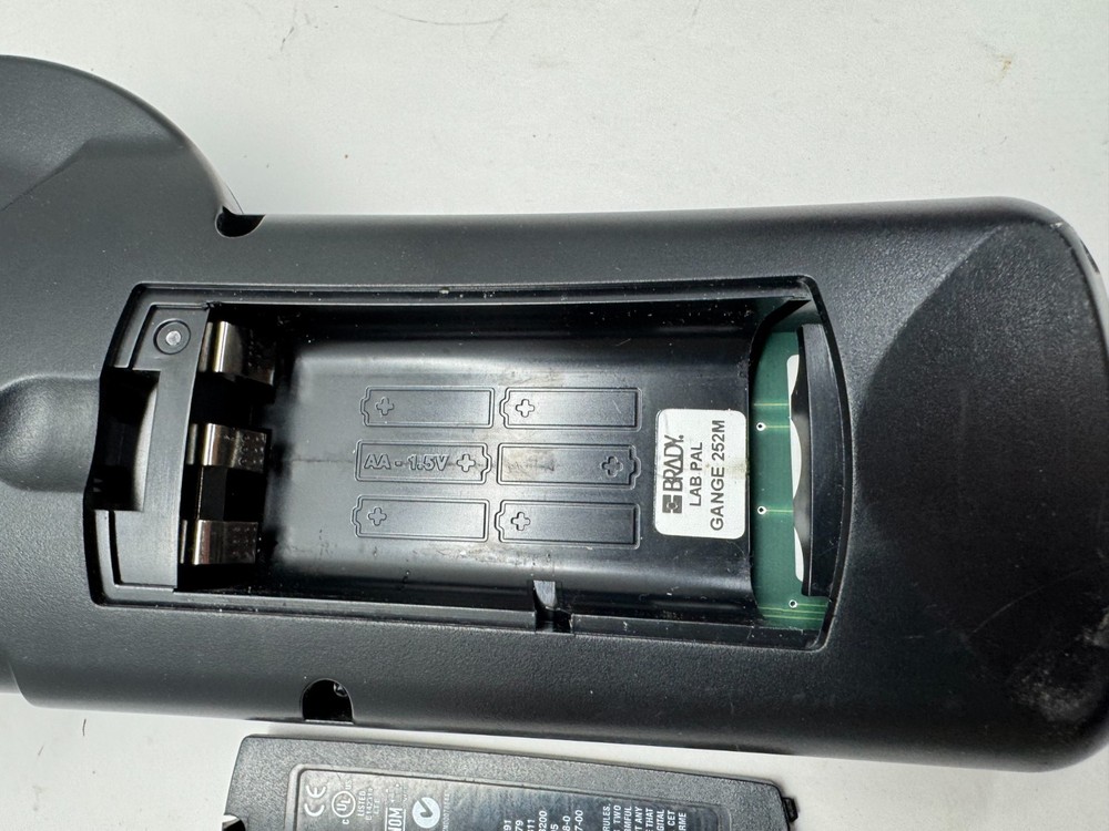 Brady LabPal 3/8” Handheld Label Printer LCD Display for Cable Labeling Untested
