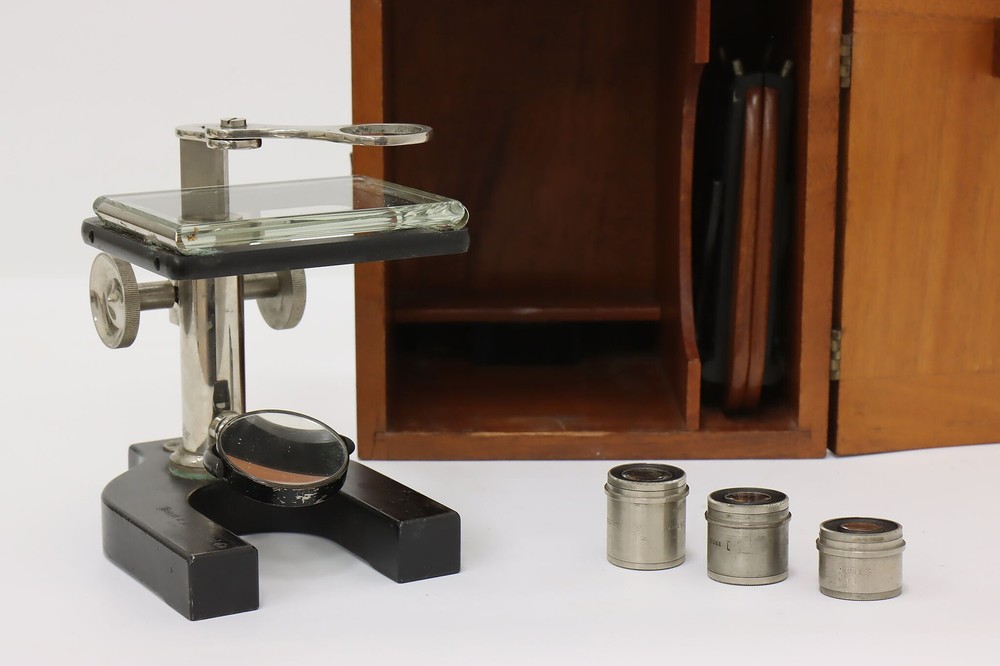Bausch Antique Iron Laboratory Dissection Microscope & Case #56877