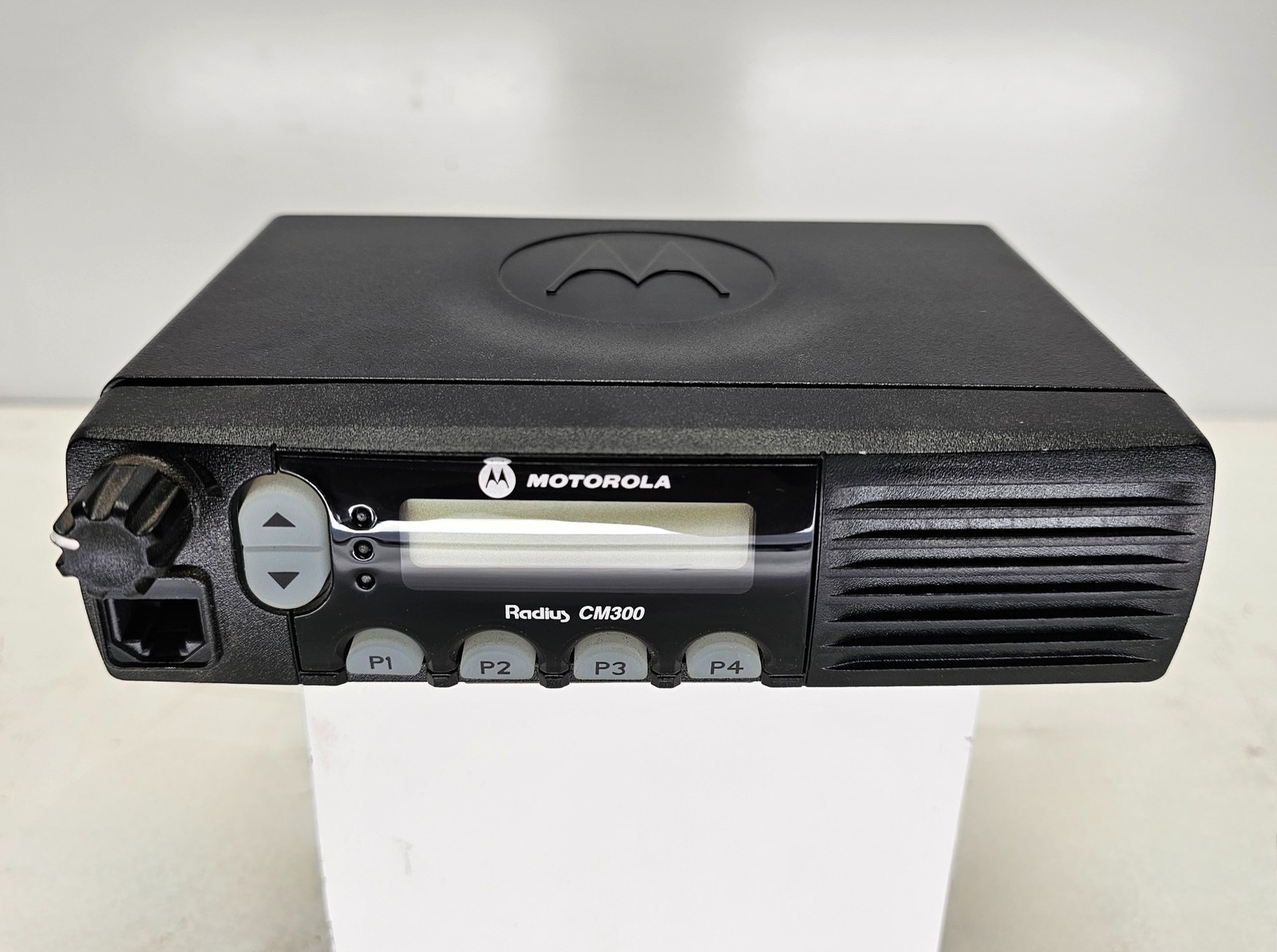 Motorola CM300 VHF 146-174 MHz 32 Channel 25 Watt (Complete Kit)