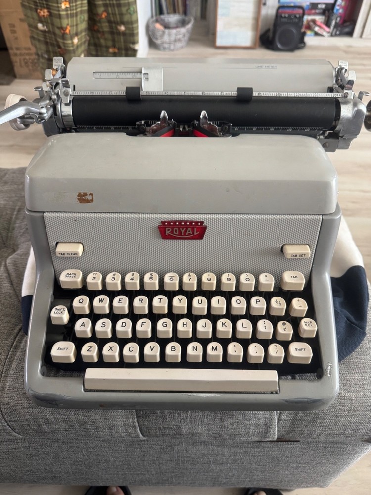 Vtg Royal Typewriter FPP