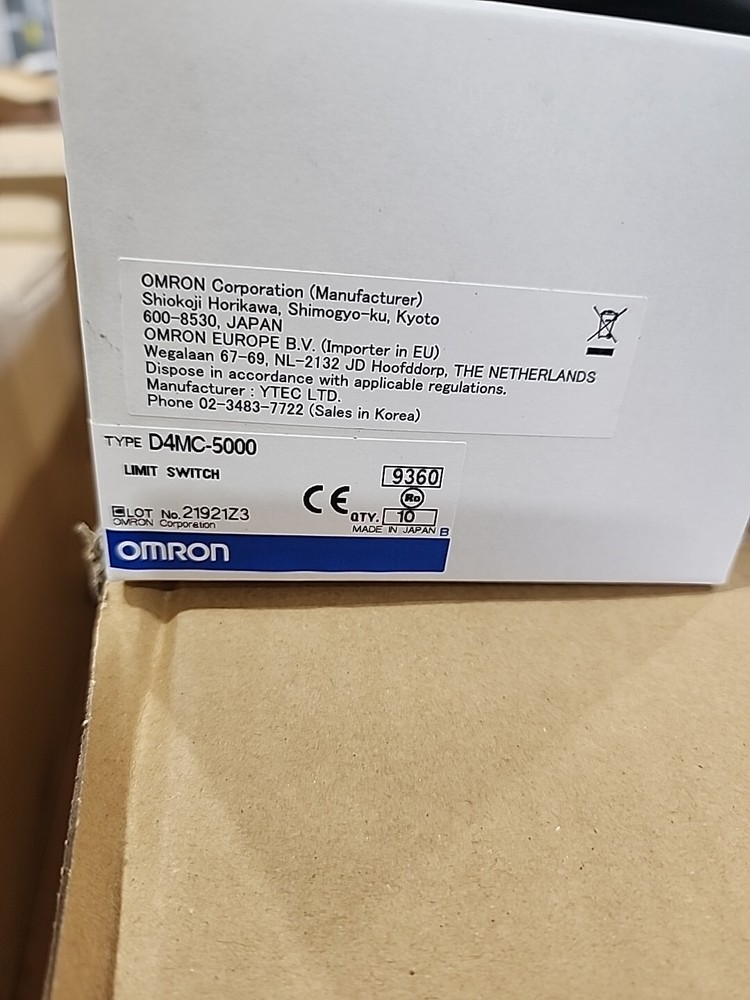 New OEM OMRON Limit Switch P/N D4MC-5000