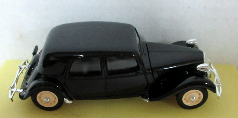 Solido 1938 Citroen 15 CV no case