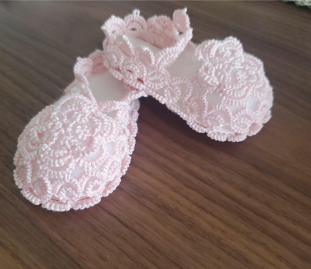 Frivolite booties