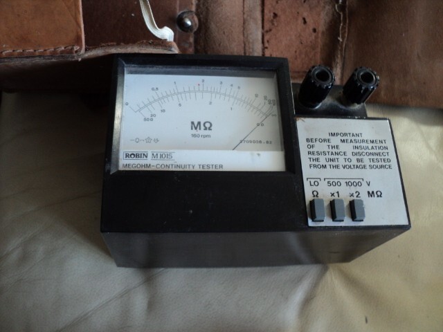 Vintage Robin M1015 Megohm Ohm-Meter Continuity Tester Original Leather Case