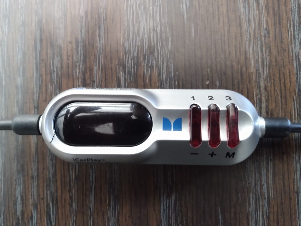 Monster iCarPlay Wireless Plus FM Transmitter, 30 Pin Charger for iPod / iPhone