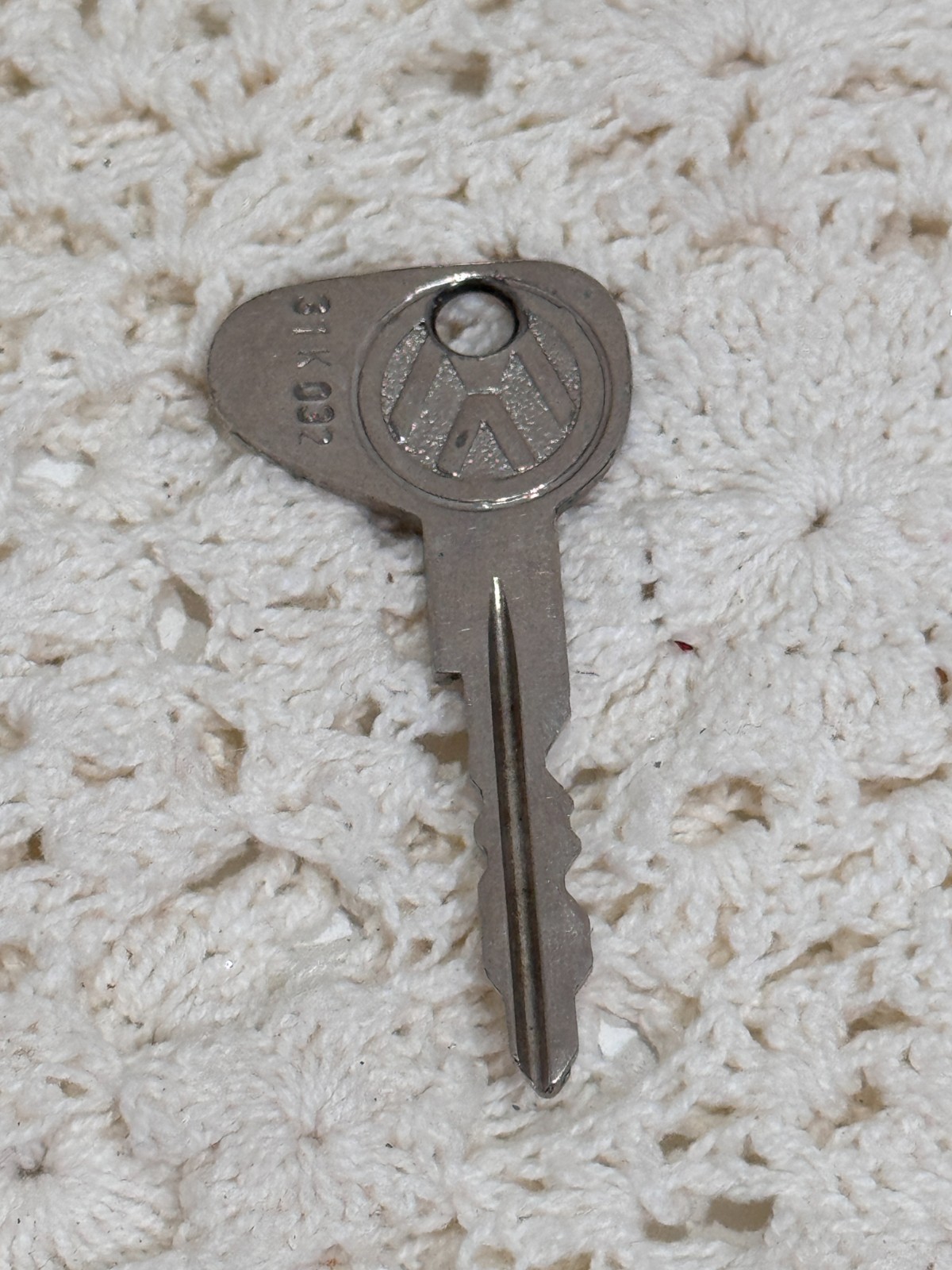 Vintage VW Volkswagen Keys Lot w Dealer Key Pouch AH Key 31K032 Beetle Bug