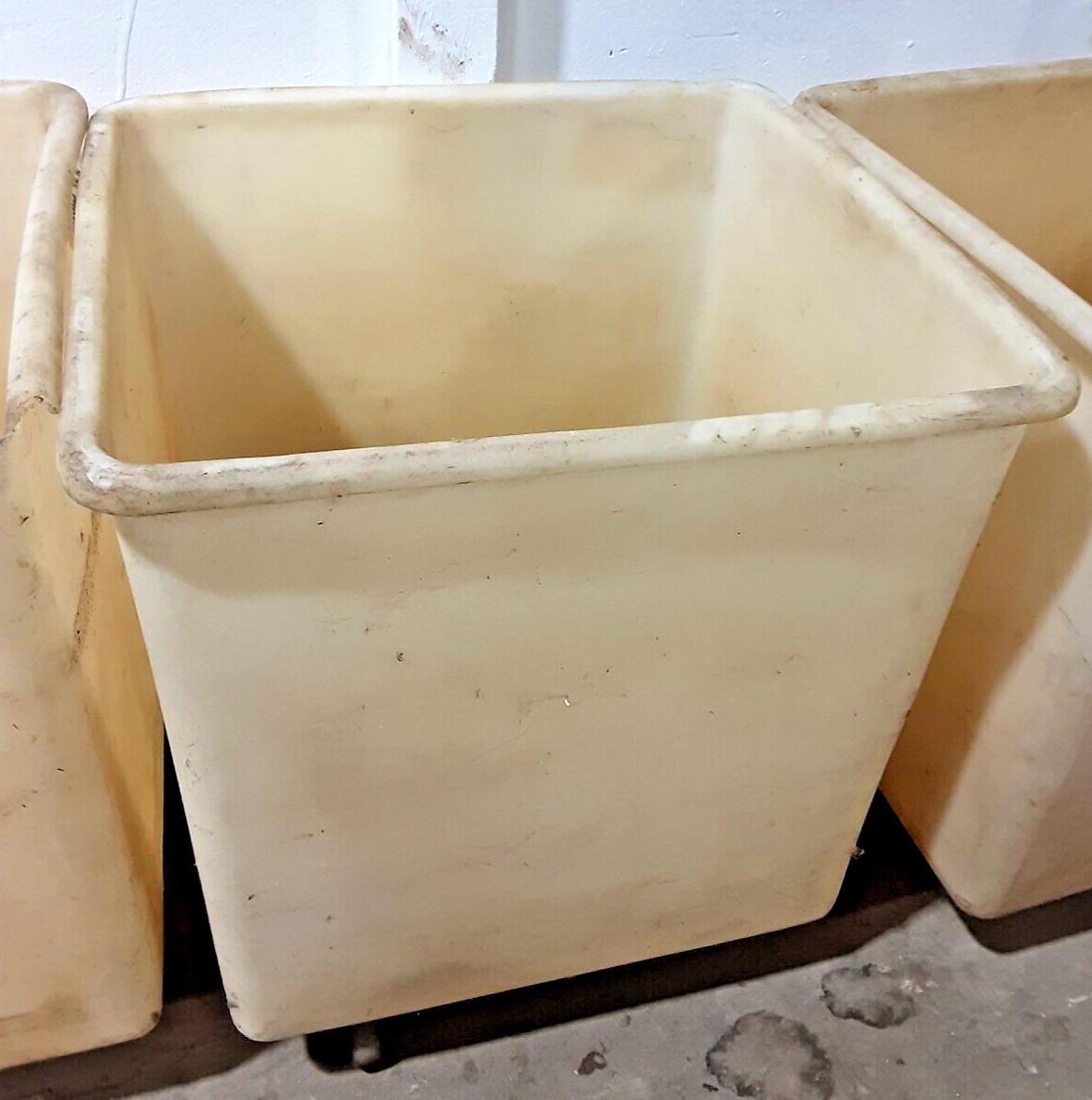 LOT OF 4 RUBBERMAID H.D COMMERCIAL INGREDIENT BINS ON CASTERS