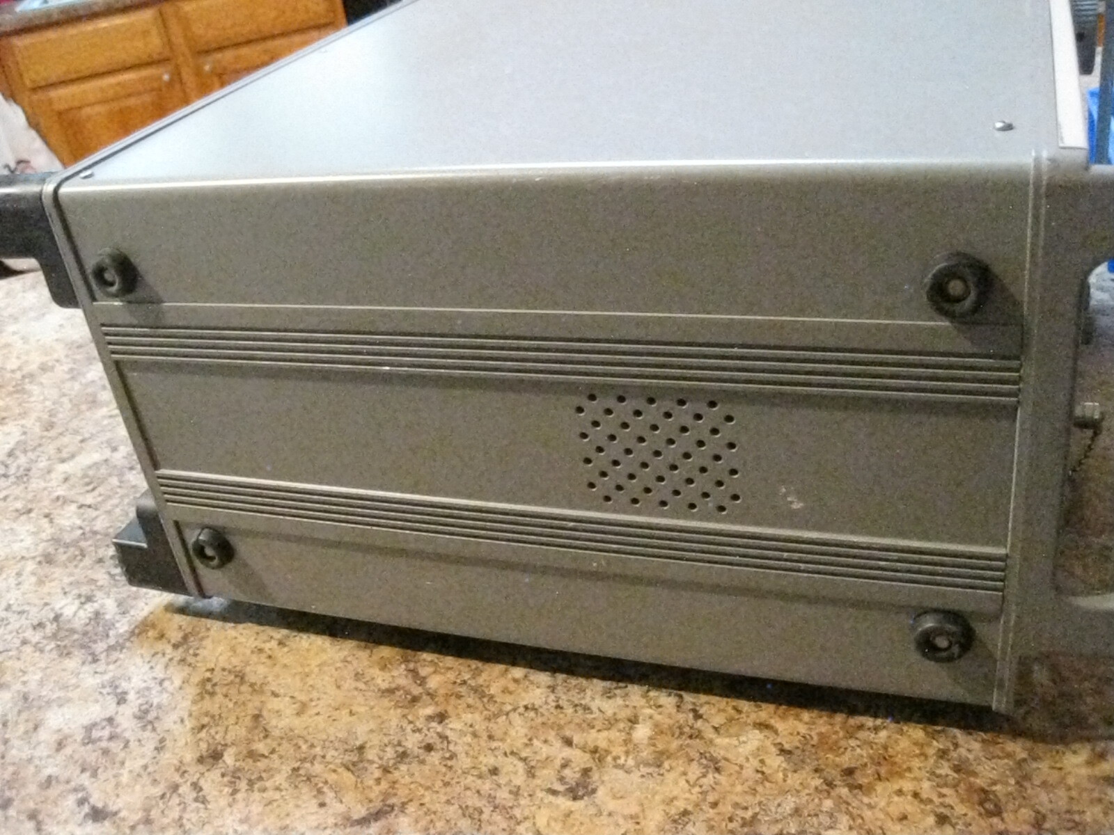 Motorola R2600C 400 Khz to 1GHz Service Monitor Test Set (Lot#MP899)