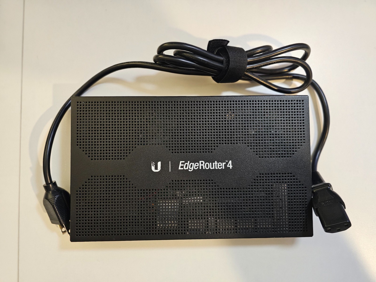 Ubiquiti Edgerouter 4 ER-4 Wired w/power chord