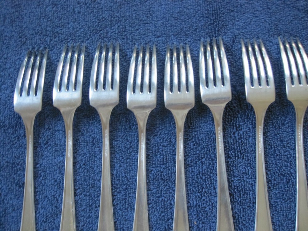 CHARMION 1933 26pc 8 Pl Peerless Oneida Art Deco Silverplate Flatware Basic Set