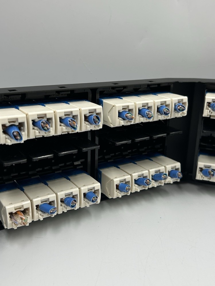 PANDUIT Mini-Com 72 Port Angled Cat 6 Patch Panel 2U CPPA72FMWBLY TX6A Modules