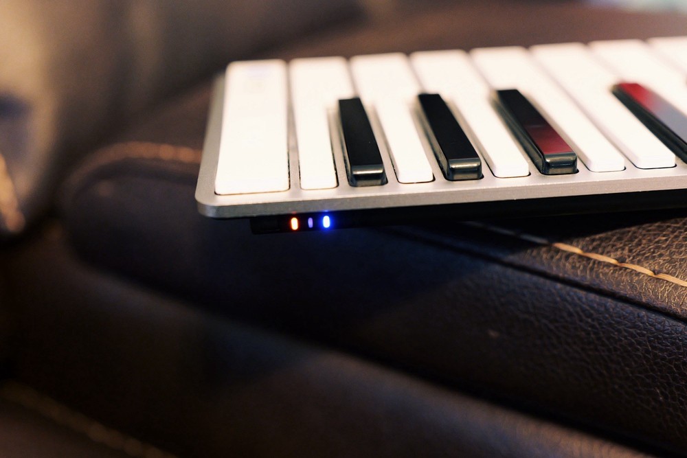 CME Xkey Air 25-key Bluetooth MIDI Controller