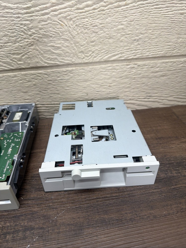 Newtronics Mitsumi 5.25 Inch Internal Floppy Disk Drives Untested