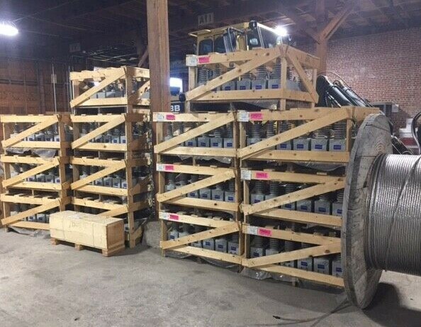 COOPER CAPACITOR 300 kVAR, 19920V, 150 BIL, NON-PCB, 1 BUSHING, 1PH, CEP165B4FB