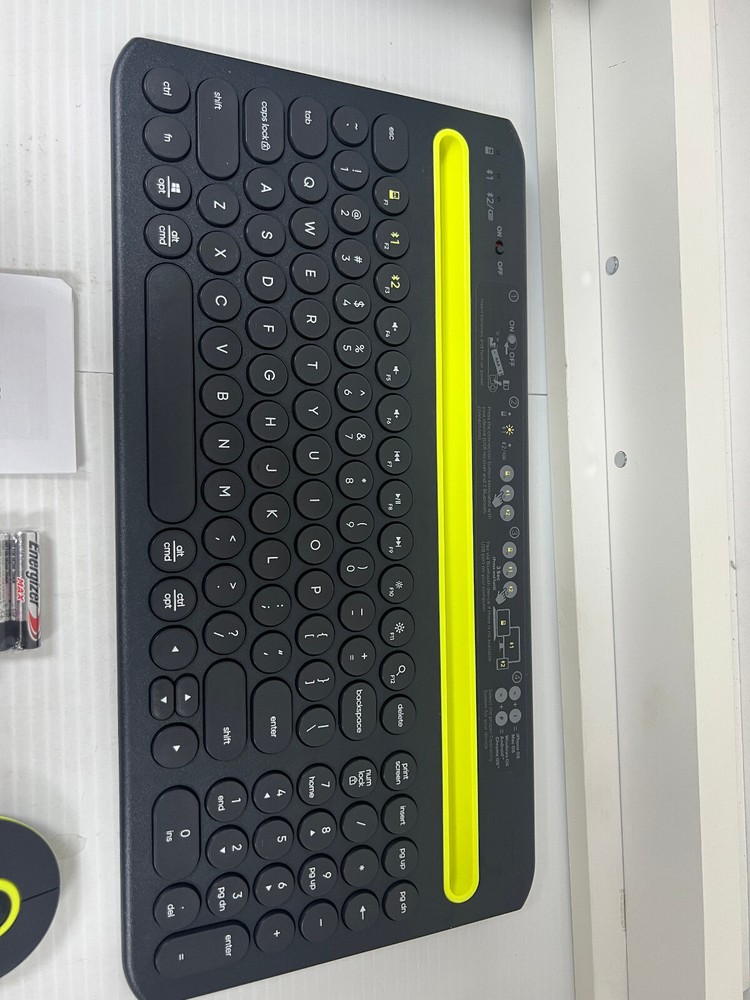 onn. Multi-Device Wireless Full Size Keyboard and 3-Button Mouse Set