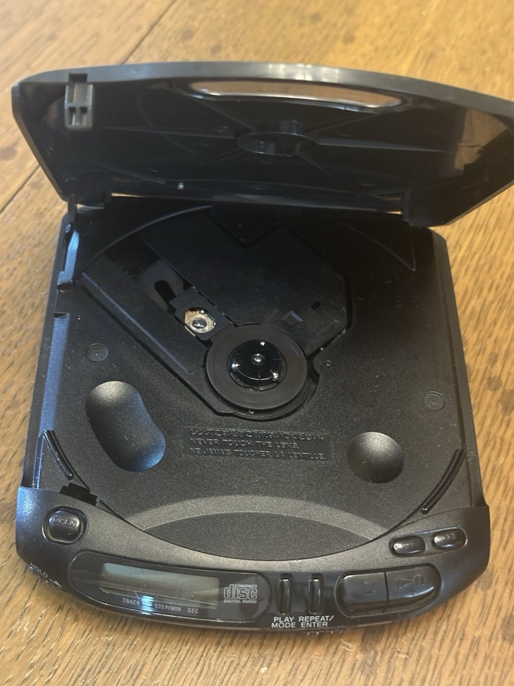 Sony Discman D-141 Portable Compact CD Player