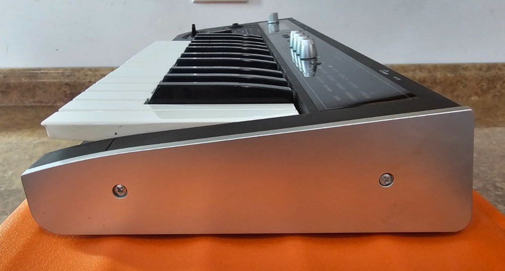 Korg Micro X 25-Key Synthesizer Keyboard Pre-owned w/ Case + Power Cable