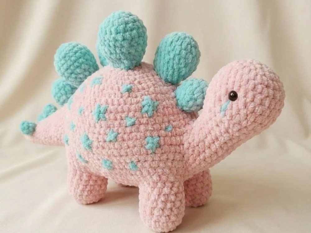 Stegosaurus Crochet Pattern | Dinosaur Amigurumi Plush | Beginner Tutorial