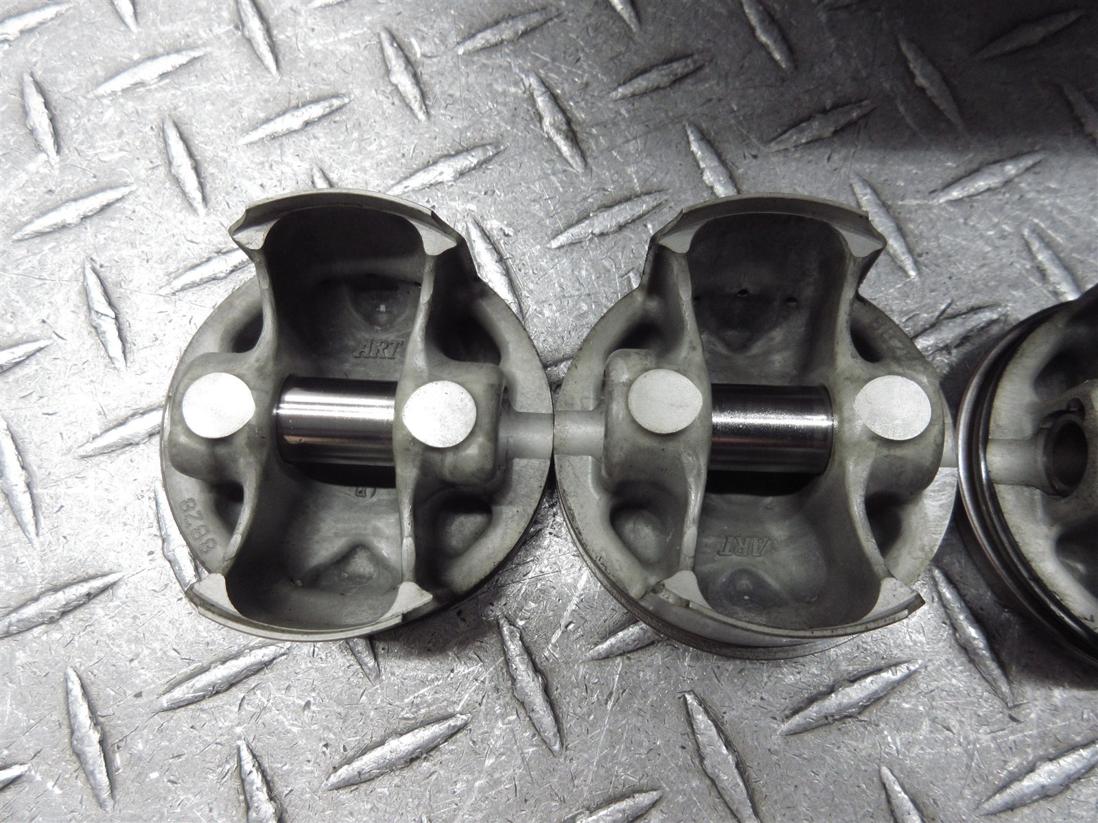 2008 08-09 Suzuki GSXR 600 GSXR600 Crankcase Case Engine Motor Block Piston Lot