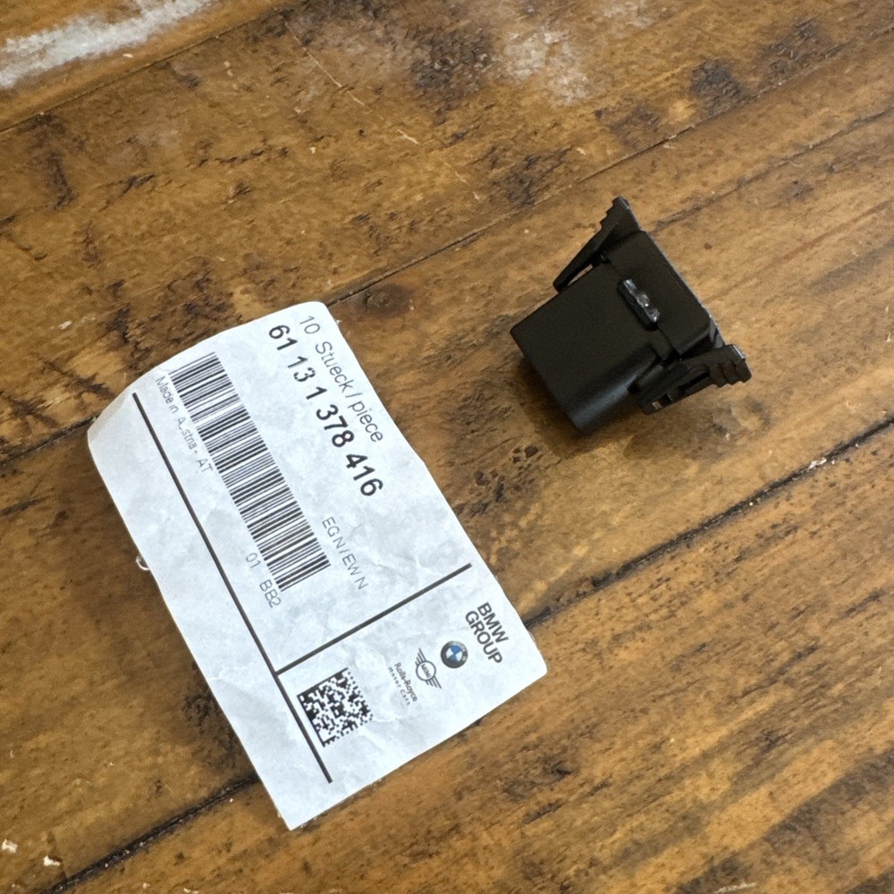 x1 OEM BMW E30 E36 Diff Differential Plug Terminal Connector Housing 90* 1378416