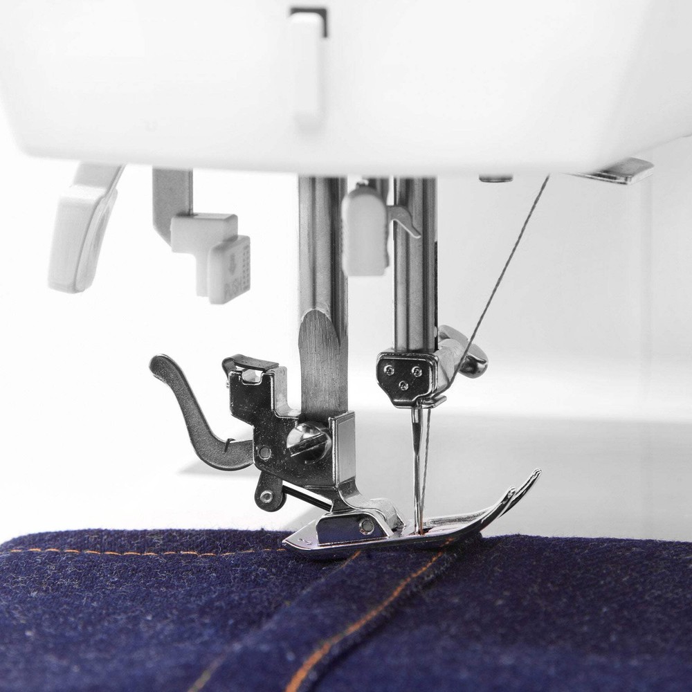 SINGER® Heavy Duty 4452 White Sewing Machine & Hard Case Bundle