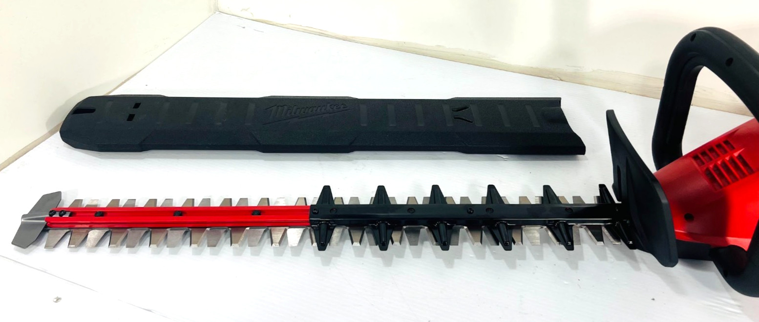 Milwaukee M18 FUEL 24" Hedge Trimmer 3033-20 ***Tool Only****