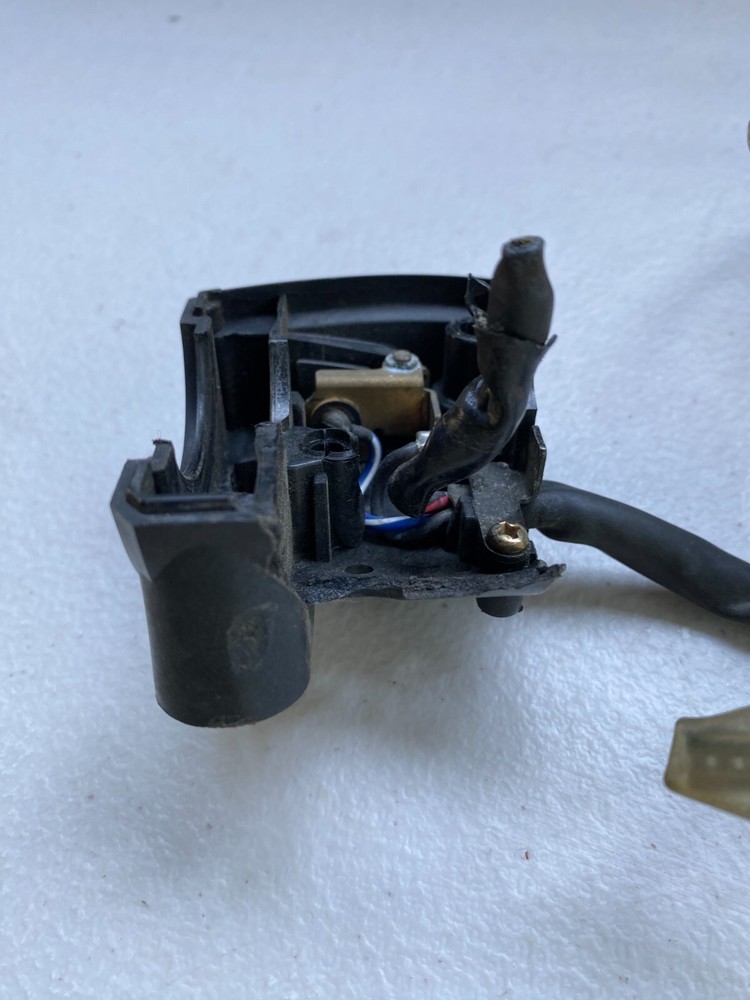 2003-2004 YZF R6 /06-09 R6S Right Kill Switch DAMAGED