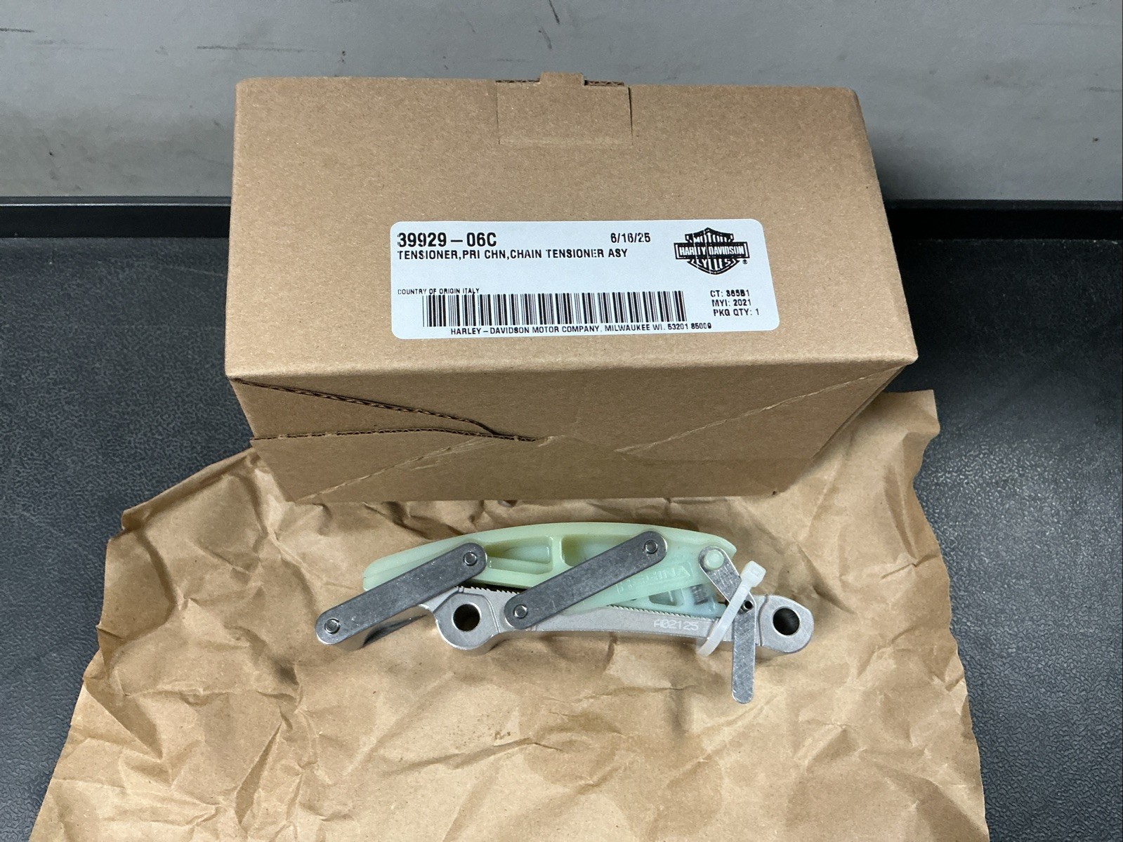 HARLEY NEW  OEM TWINCAM PRIMARY 2006-2017  PRIMARY CHAIN TENSIONER  39929-06C