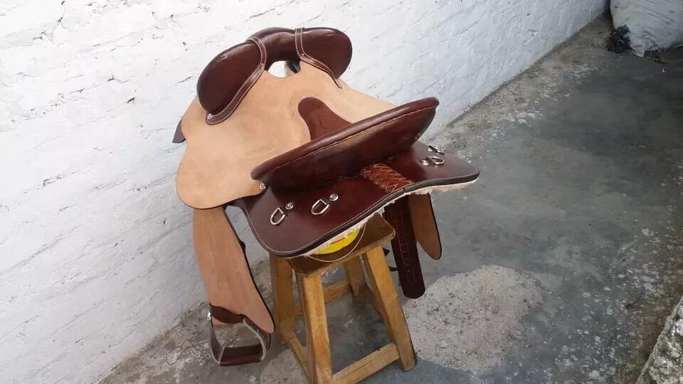 Australian half breed saddle leather saddle for horses Size 16".