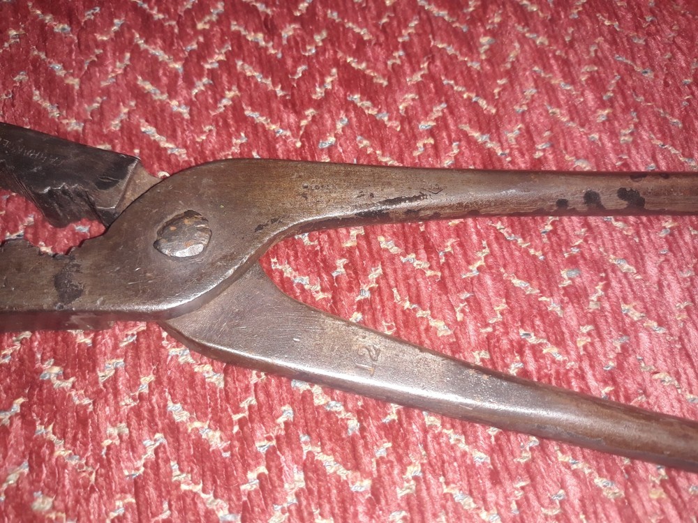 BLACKSMITHS TONGS 12 INCH