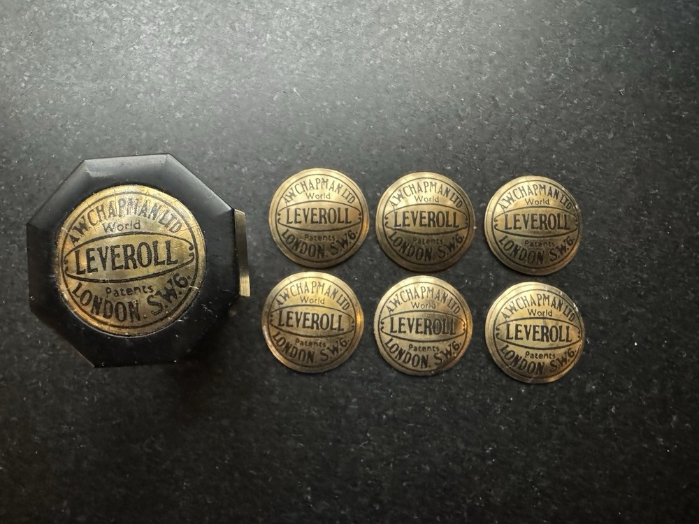 Leveroll Seat Knobs.